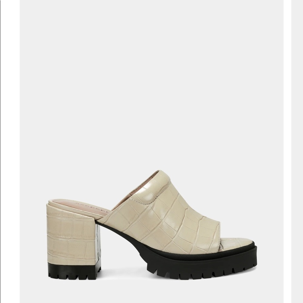 NEW Aerosols Echo Heel - NEVER WORN